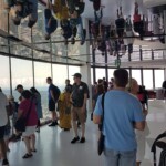 De koepel waar je achter het glas staat en naar beneden kan kijken